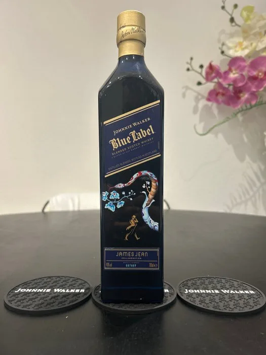 Johnnie Walker Blue Label Year Of The Snake - James Jean - b. 2024 - 70cl