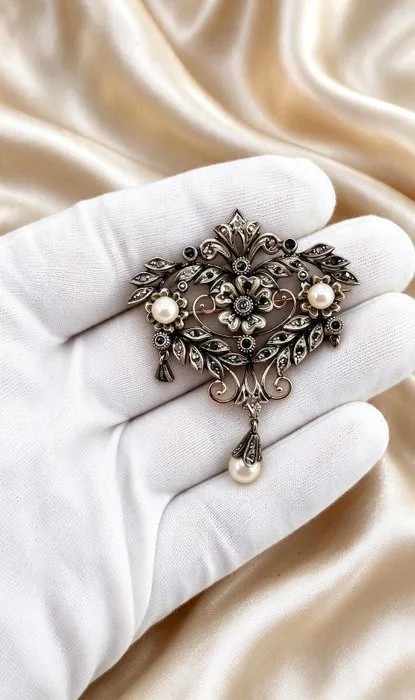 Brooch - 18 kt. Yellow gold, Silver - Diamond brooch