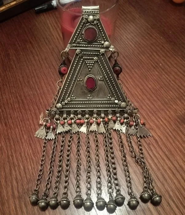 Huge tribal yemeni silver pendant with glass/corals - Total weight: 220 g - Silver - Yemen - Early 20th century