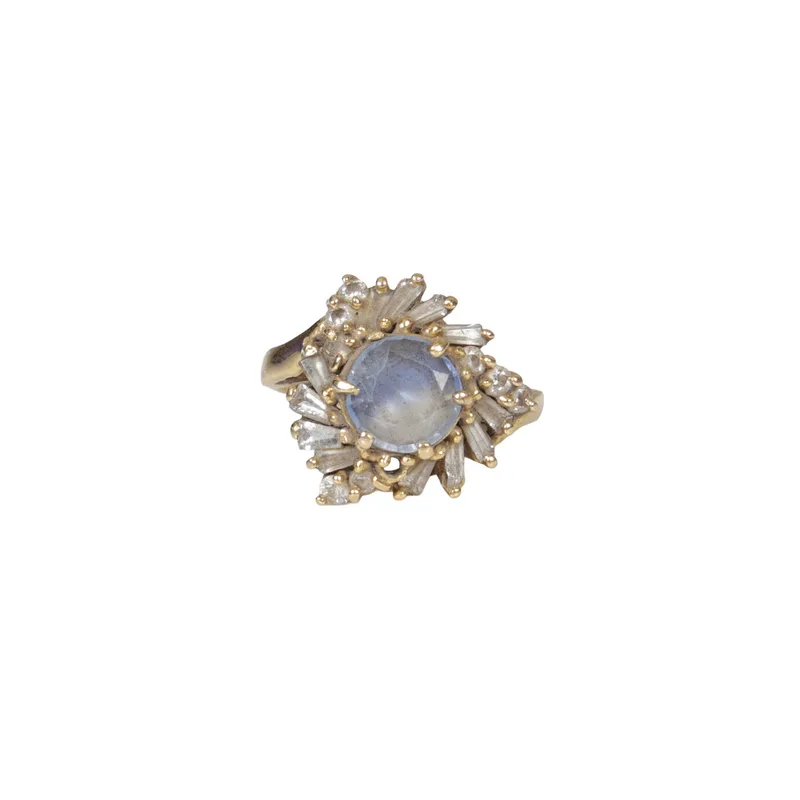 An 18 Carat Gold Ring