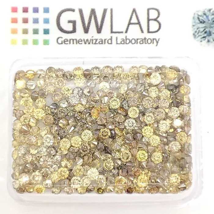 303 pcs Diamond (Natural coloured) - 4.01 ct - Round Mixed colours - VS1, SI3 - Gemewizard Gemological Laboratory (GWLab)