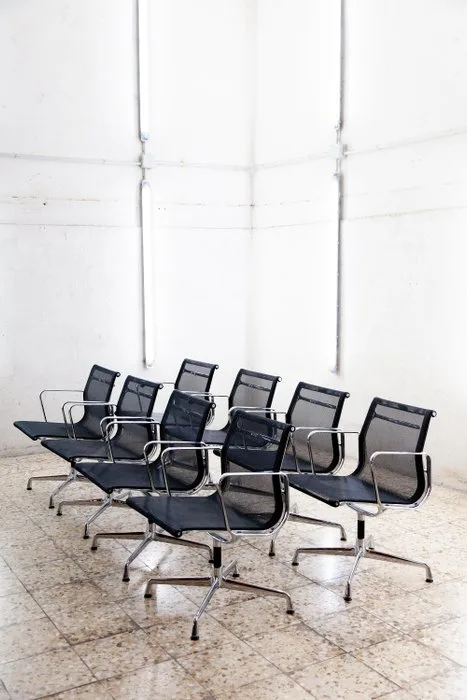 Vitra - Charles & Ray Eames - Office chair (8) - Aluminium Chair EA 108 - Aluminium, Mesh