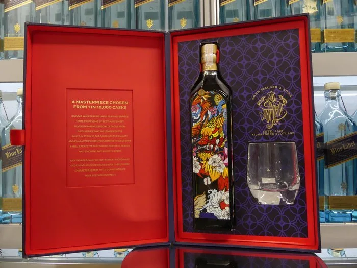 Johnnie Walker Blue Label Mastering Success Through Time from Vietnam Limited Edition Design Gift Box - b. 2019 - 750ml