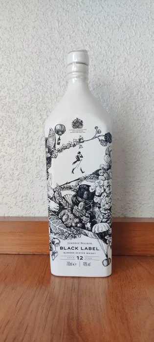 Johnnie Walker 12 years old Black Label - Bottle for Life printed with Air Ink - 70cl