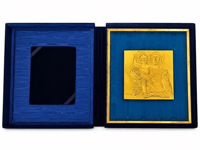 Sculpture, Salvatore Fiume (1915-1997) - "Maternità" - Bassorilievo in bronzo dorato - Edizioni Sanzanobi - 65 cm - Bronze