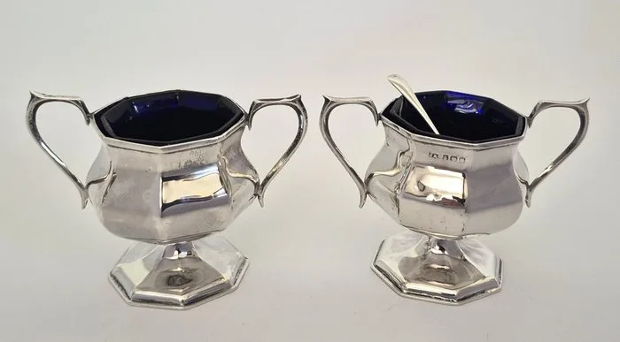Jones & Crompton - Salt boat (2) - d. 1919 - octagonal model + silver salt spoon -.925 silver