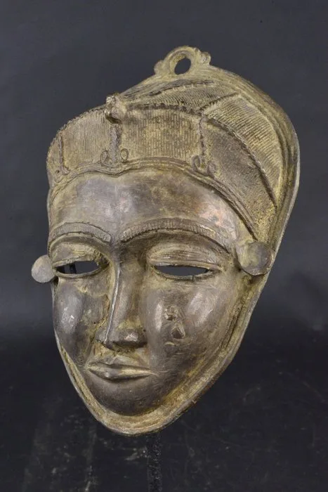 Small bronze mask - Baule - Côte d'Ivoire