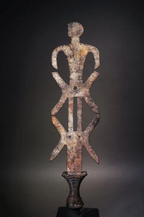 Exceptional and rare (museum piece) authority knife, anthropomorphic regalia POTO/BAPOTO (Ngombe) - DR Congo