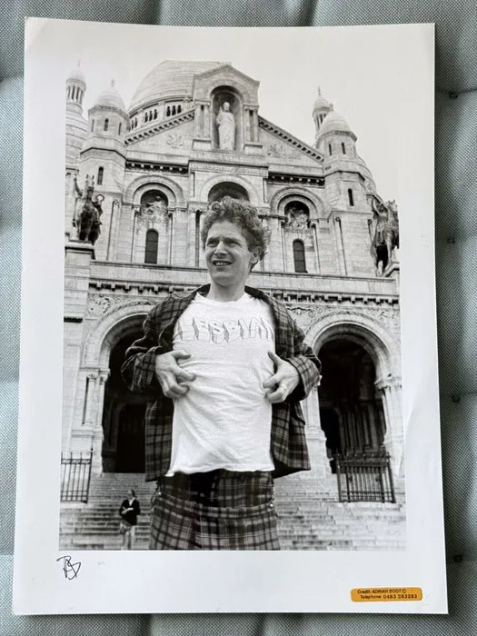 Adrian Boot - Malcolm McLaren – Original Vintage Press Photograph by Adrian Boot – Sacré-Cœur, Paris – 1977