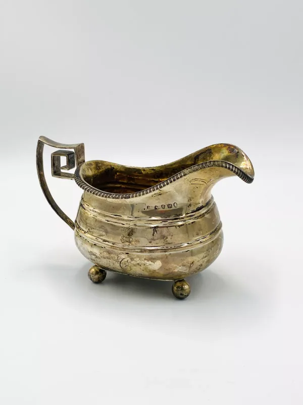 A Georgian silver milk jug, London 1807, 215g