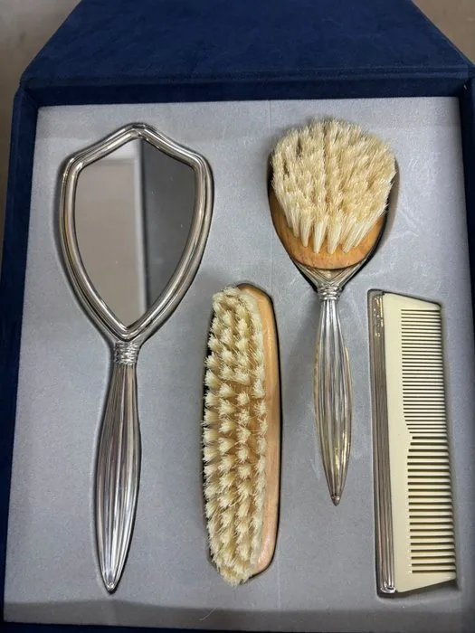 Dressing table set -.800 silver