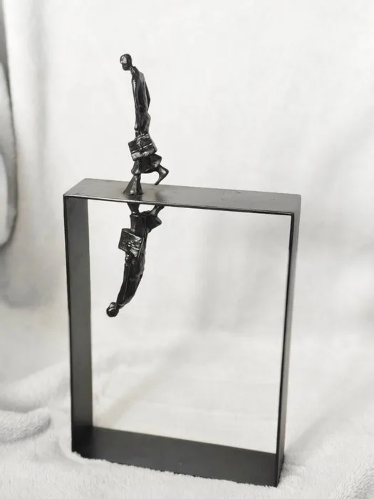 Sculpture, The reflection of a walking person - 29 cm - Metal