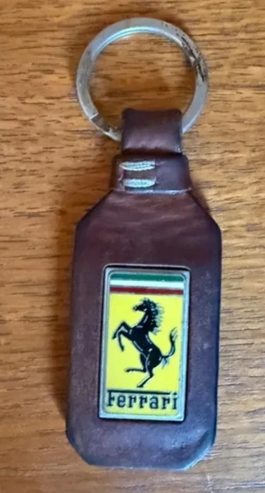 Badge - Ferrari - Very rare 1969 Made In Italy This is a highly sought-after original vintage Ferrari Delivery leather - 1965