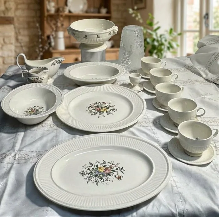 Wedgwood - Coffee and tea service (19) - conway - Porcelain