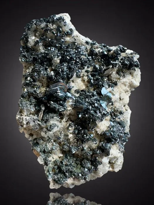 Hematite Rose with Smoky Quartz Mineral Collection - Height: 10.9 cm - Width: 8.7 cm- 444 g - (1)