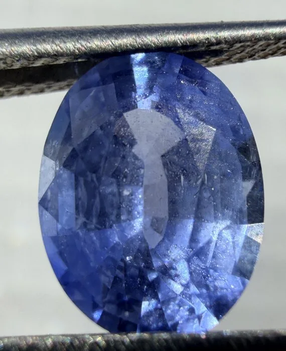 Blue Sapphire - 2.07 ct - International Gemological Institute (IGI) - Deep Violetish Blue