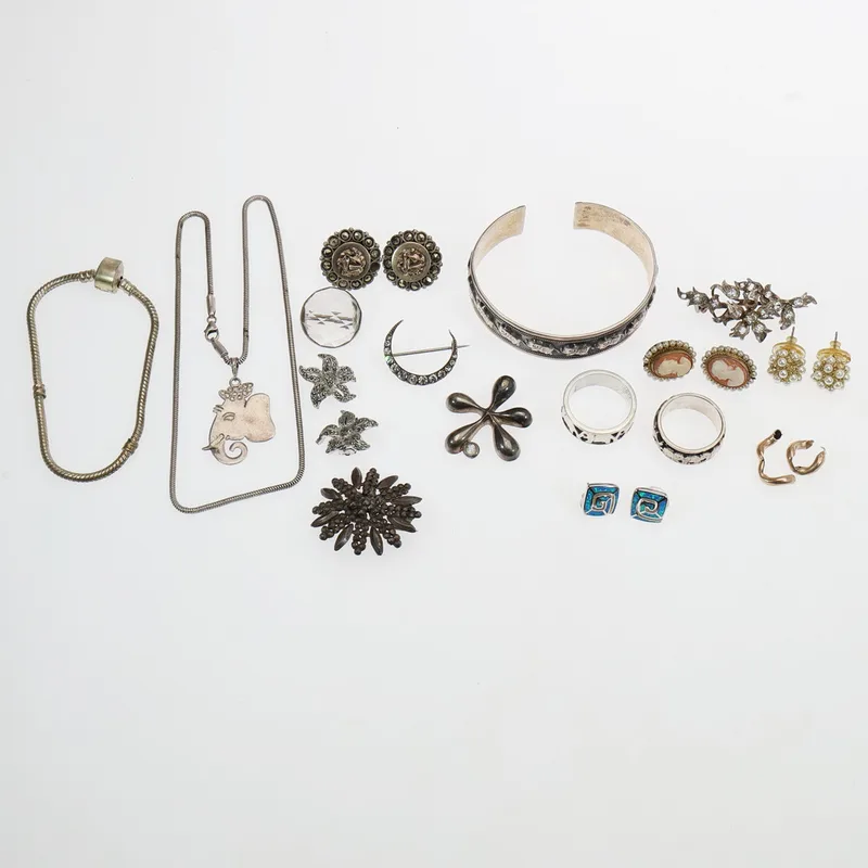 Yellow Metal for Melt, Tested As 9CT. 1.08 Grams, Silver and Costume Jewellery, (a great deal)