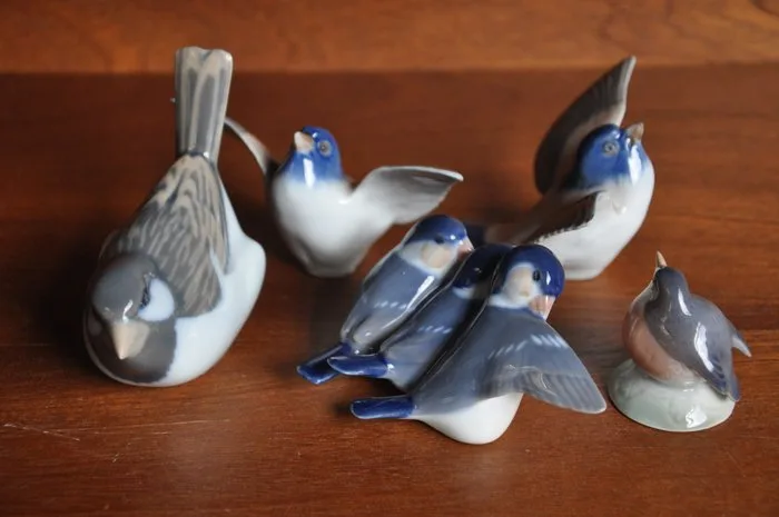 Royal Copenhagen - Statue, 5 vogel beeldjes - 8 cm - underglaze technique