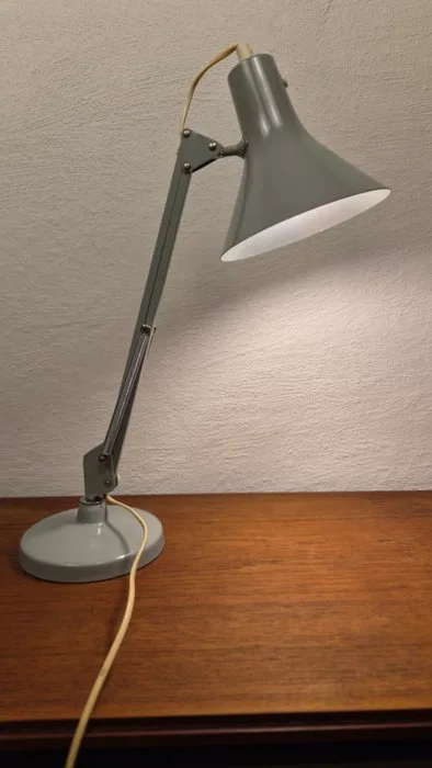 Articulated Arm - Vintage Adjustable Metal Desk Lamp - Table lamp - Adjustable desk Lamp - metal - 360° Rotating Base