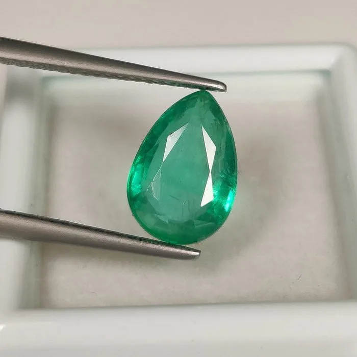 1 pcs Green Emerald - 3.11 ct - International Colored Gemstone Association (ICA GemLab) - Big Face - Minor !