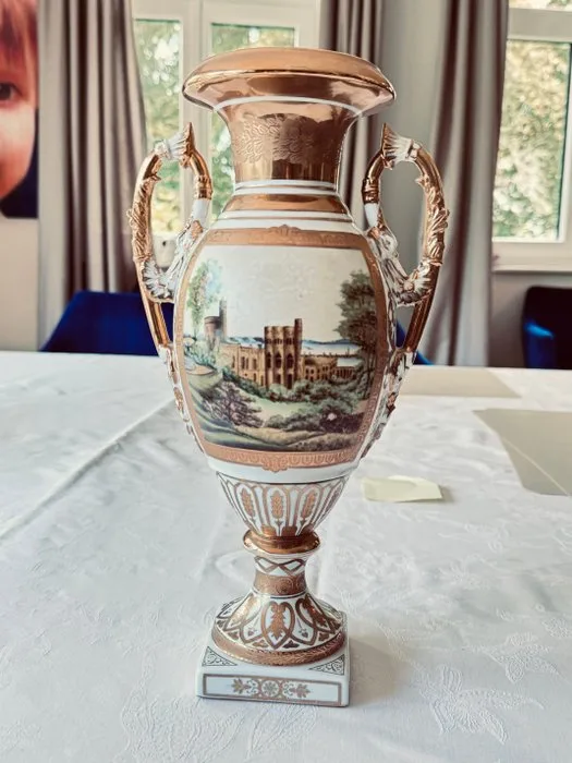 Vase - Porcelain