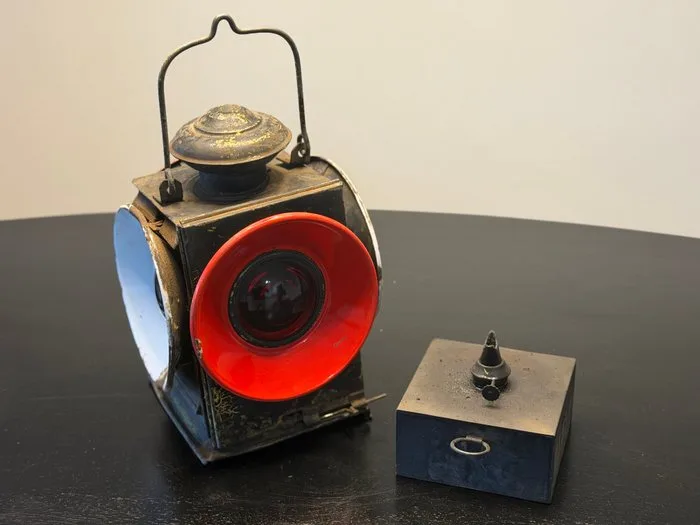 Antieke Belgische Spoorweg Seinlamp 'Parafou' – F. de la Croix Brussel – Met Brander - Compleet - Lantern - Parafou Seinlantaarn - Station Lantern 'Parafou' - Iron, Steel
