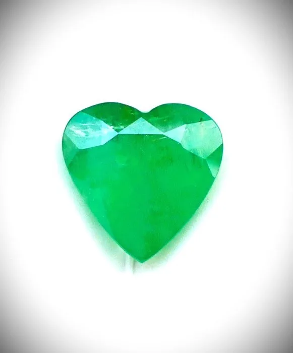 Green Emerald - 4.99 ct - International Gemological Institute (IGI) - 12 mm Heart Shape