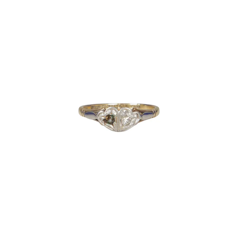 An 18 Carat Gold and Diamond Ring