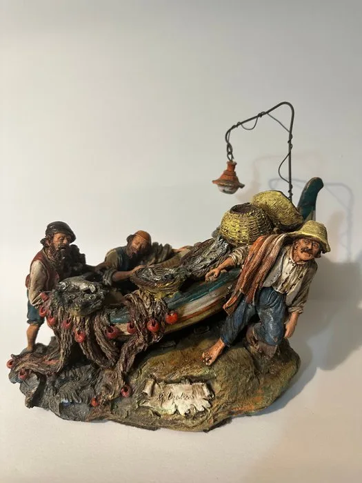 Mario Galesi - Sculpture, Pescatori con barca - 20 cm - Caltagirone ceramics - 2004
