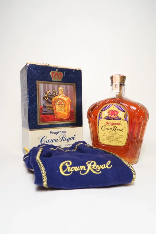 Seagram's Crown Royal Fine de Luxe Blended Canadian Whisky - Distilled 1970