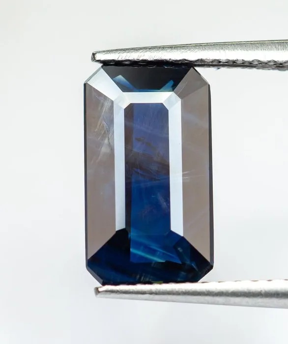 Sapphire - 3.69 ct - International Gemological Institute (IGI) - Yellowish Green (No Heat)