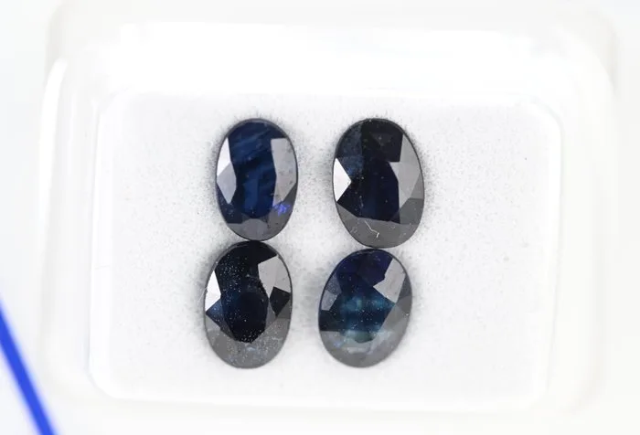 4 pcs Blue Sapphire - 3.26 ct - Antwerp Laboratory for Gemstone Testing (ALGT)