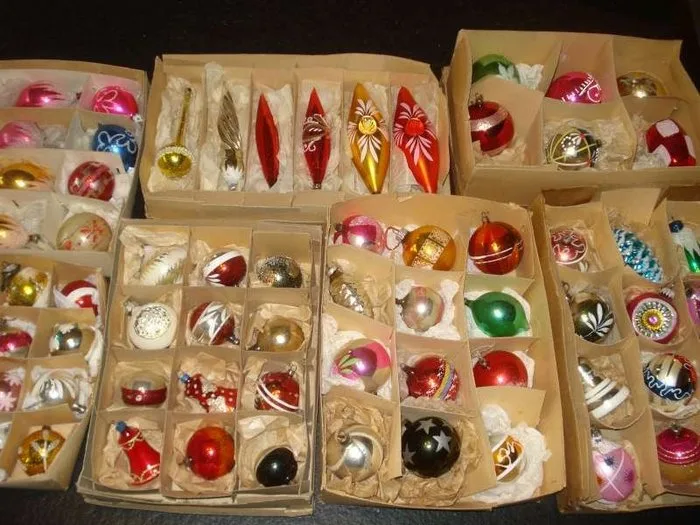 Set van 70 vintage glazen kerstballen in diverse kleuren en grootte. - Christmas baubles - Glass - Belgium