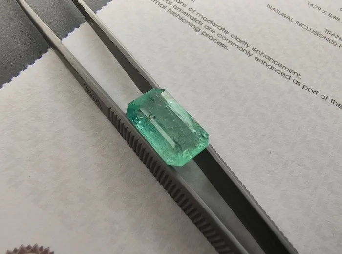 Green Emerald - 6.38 ct - International Gemological Institute (IGI) - Beautiful Green Emerald