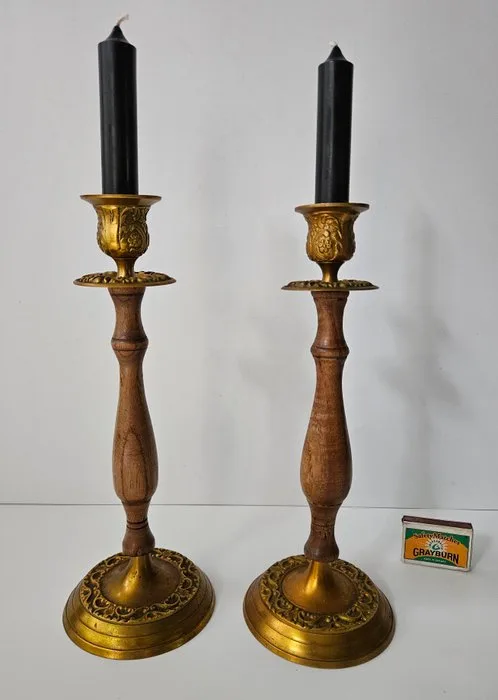 Paar zeldzame kandelaars - Candleholder - Brass - Wood