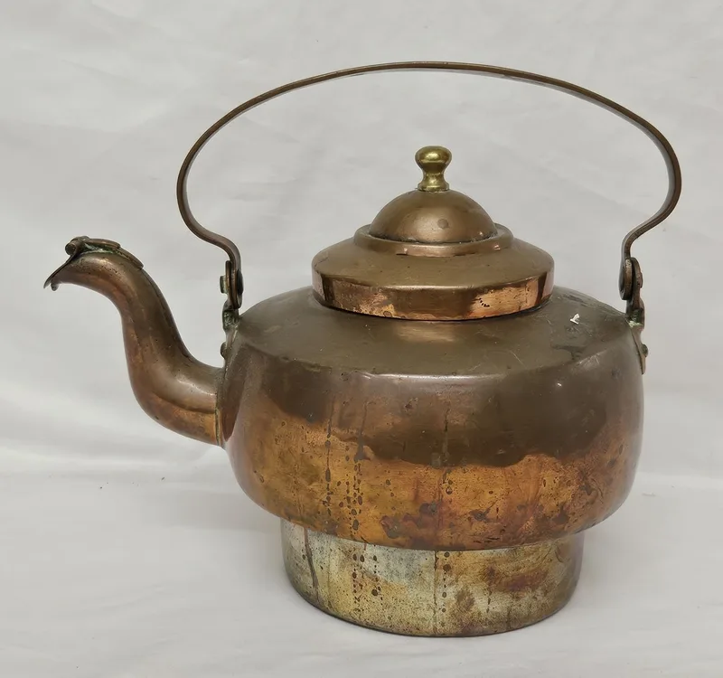 Copper Peter Moller Kettle with overhandle with lid to spout, brass finial to lid approx.