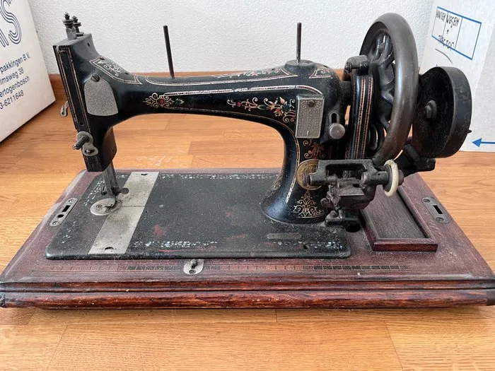 Verbesserte Singer Sewing machine - cast iron and wood