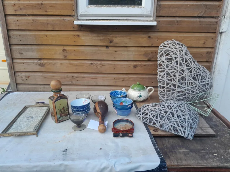 Decorative china and glassware