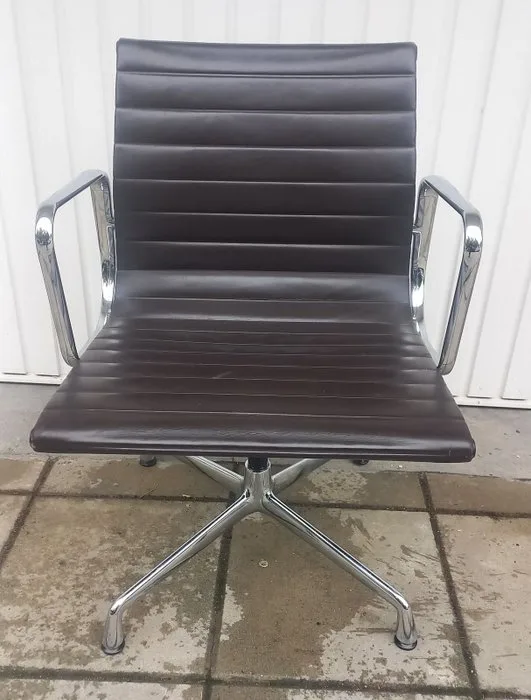 Vitra - Charles & Ray Eames - Chair - EA104 - Leather - Dark browLeather Edition