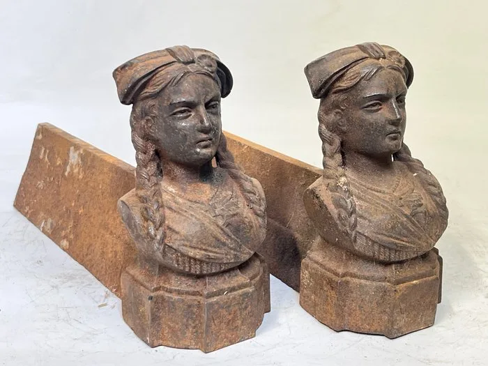 Andiron - Cast iron - Alsatian women