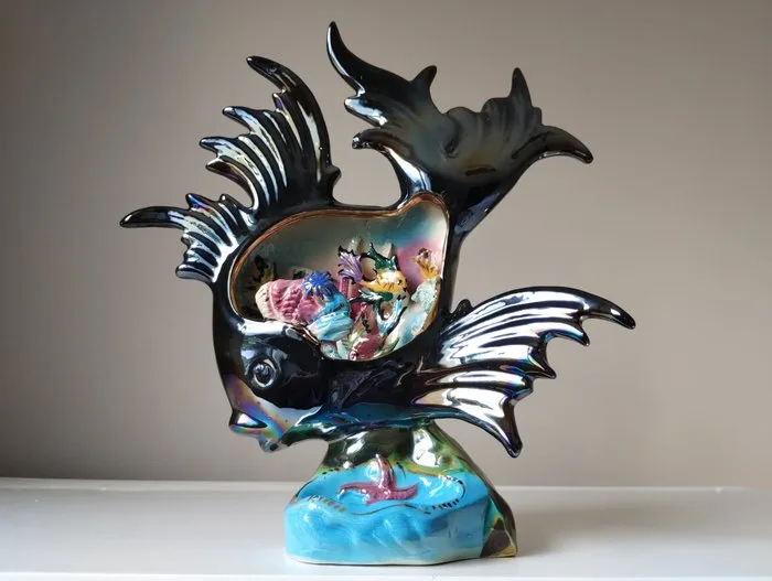Vallauris - Table lamp - Glow-in-the-dark fish night light with an underwater scene. - Ceramic