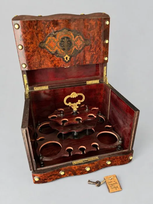 Liquor cabinet - Thuya - Napoleon III liquor cabinet