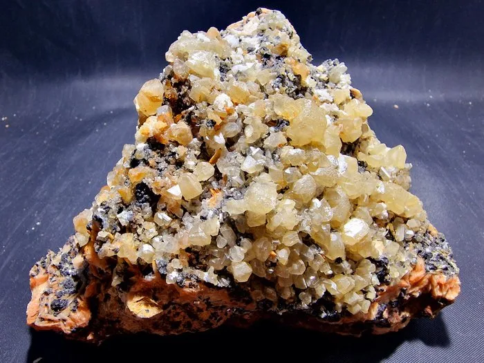 Cerussite on barite with hematite - Height: 150 mm - Width: 110 mm- 1540 g - (1)