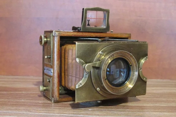 Graefe & Bardorf Clarissa Tropical mit Emil Busch A-G Rathenow Glaukat Anastigmat 1:3,1 F= 7,5 cm | Analogue camera