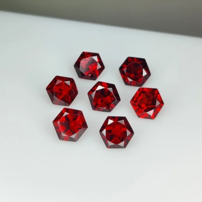 7 pcs Garnet, Rhodolite - 5.34 ct - International Colored Gemstone Association (ICA GemLab) - Matching Set !