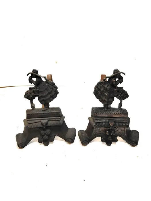 Fireplace accessory (2) - Pair of andirons - the two ballerinas (weight 2.8 kg) - metal