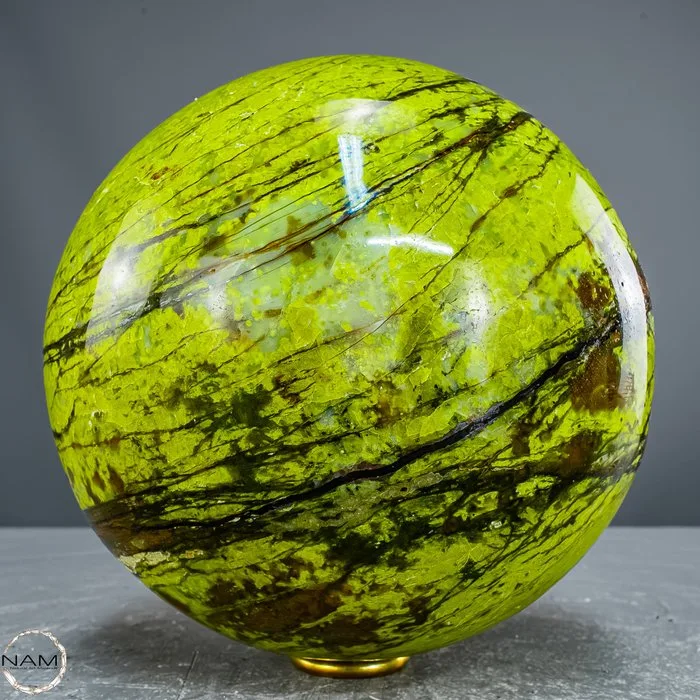 Natural green opal sphere from Madagascar – A luminous masterpiece of nature | 2.6 kg- 2685.37 g