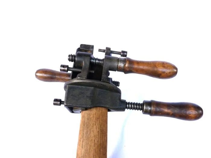 Alter Hobel, Seltenes Werkzeug für den Kutschen- und Wagenbauer, Speichenzapfenhobel mit - Working tool