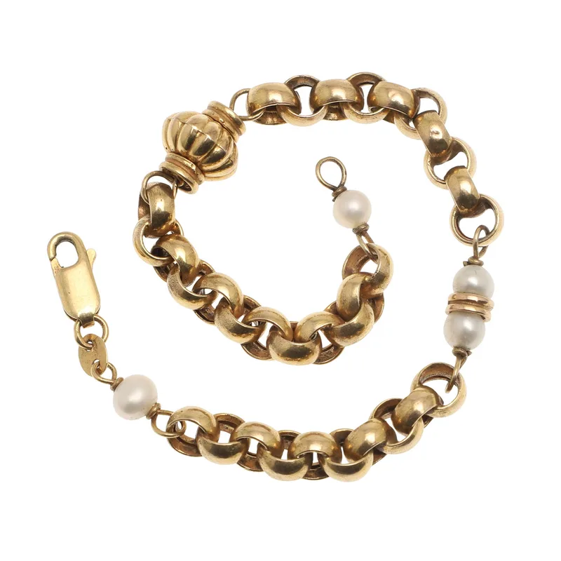 A 9 Carat Gold and Cultured Pearl Bracelet
