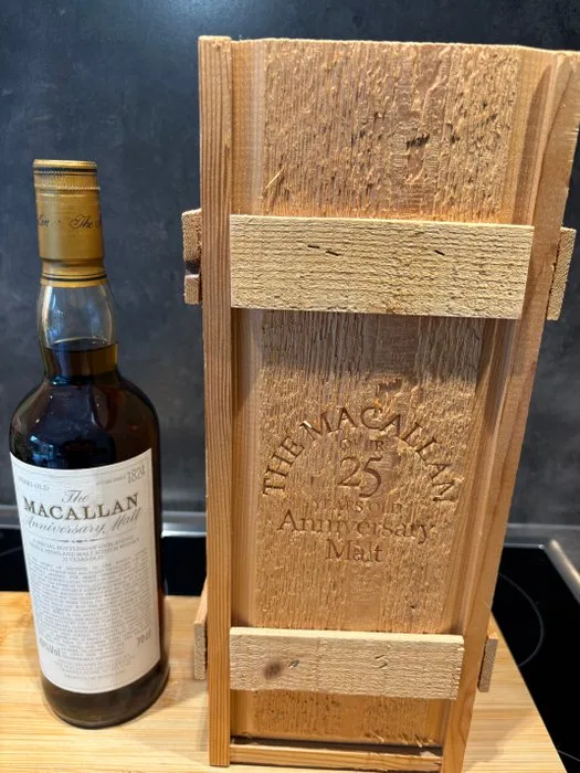 Macallan 25 years old Anniversary Malt - b. late 1990s early 2000s - 70cl